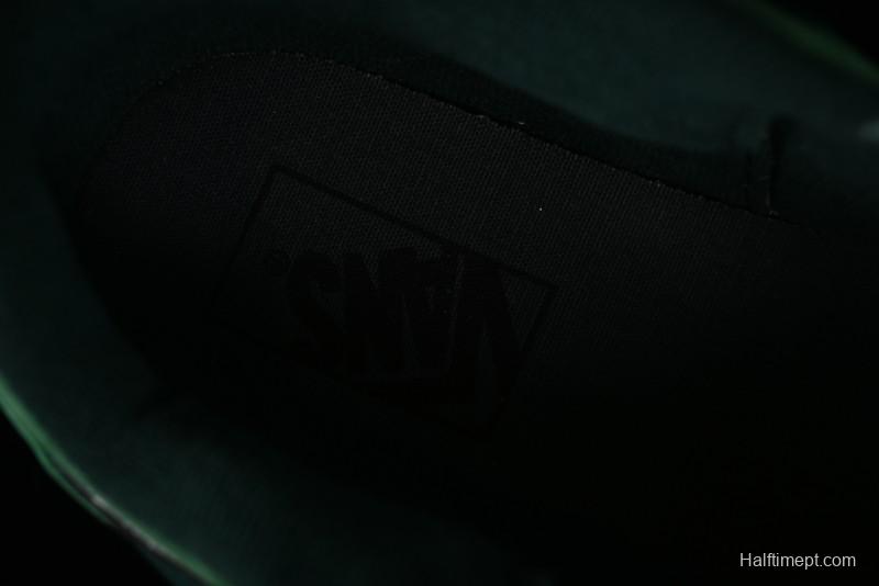 Vans Classics Knu Skool Retro Sneakers with Enlarged Toe and Thickened Tongue - VN0009QCLC2