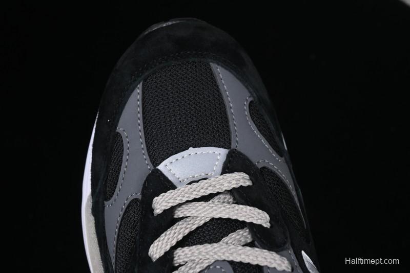 New Balance Made In USA 992 Classic Retro Running Sneakers with Superior Comfort - M992BK