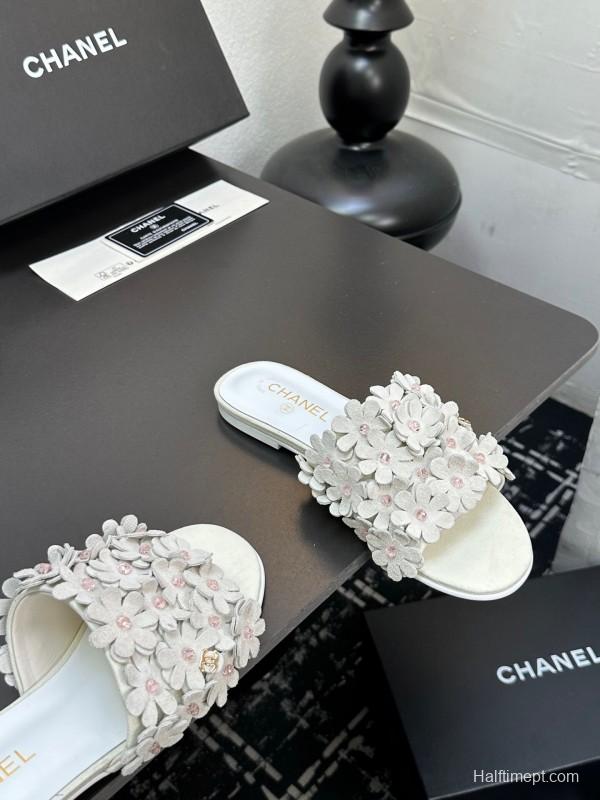 2025 Women Chanel White Leather Slippers