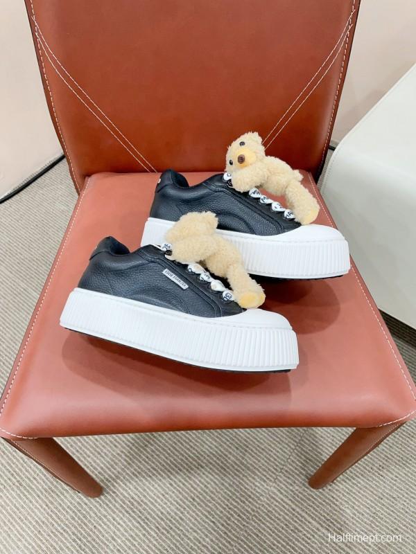 2025 Women 13DE MARZO Black White Leather Casual Sneakers Plush Toy KFY00300