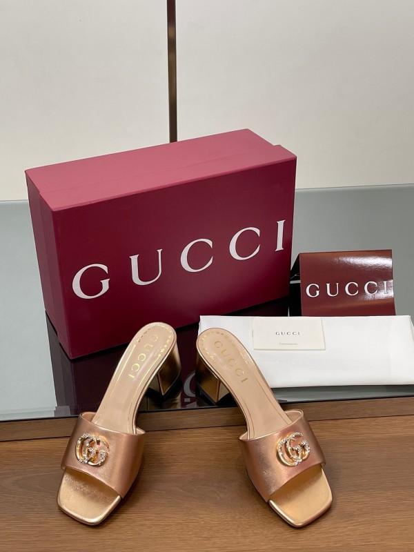 2025 Women Gucci Pink Leather Sandals GG Crystal Buckle LY00280