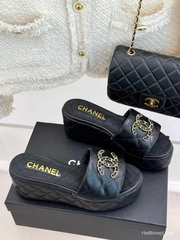 2025 Slippers Chanel Black Leather Slip-On Chain CC Logo