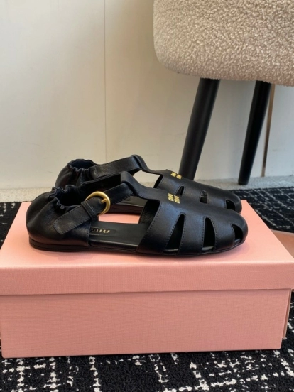 2025 Women Miu Miu Black Leather Flat Roman Sandals
