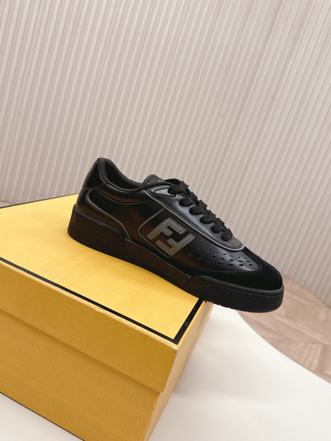 2025 Men Fendi Black Leather Sneakers LY00360(M)