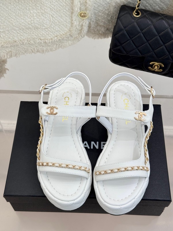 2025 Women Chanel White Leather Sandals Chain Decoration KFY00270