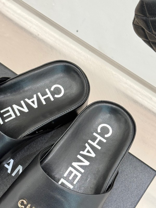 2025 Slippers Chanel Black Leather Slippers KFY00250