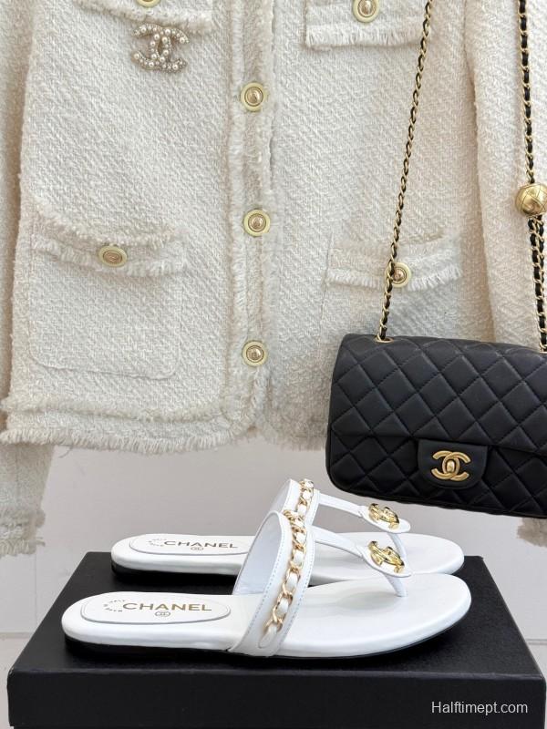 2025 Women Chanel White Leather Slippers CC Chain KFY00250