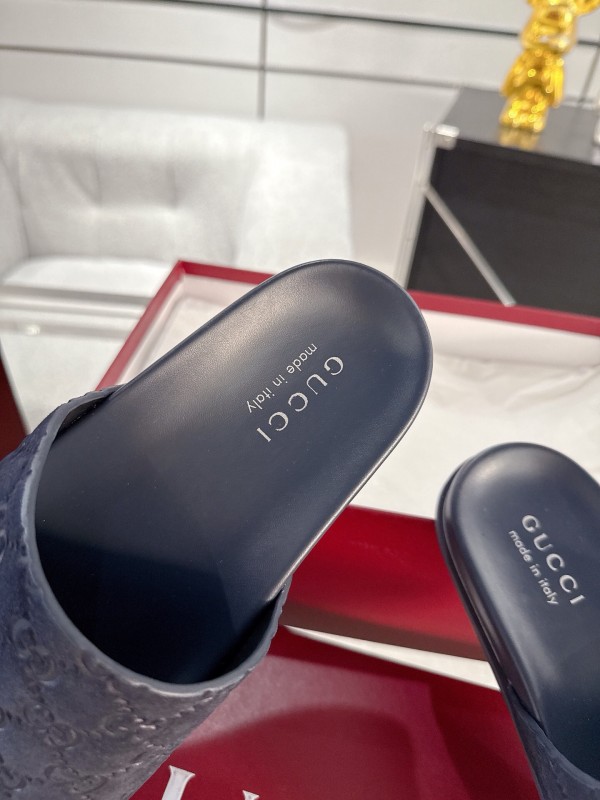 2025 Unisex Gucci Black Velvet Slippers GG Embossed AS00240
