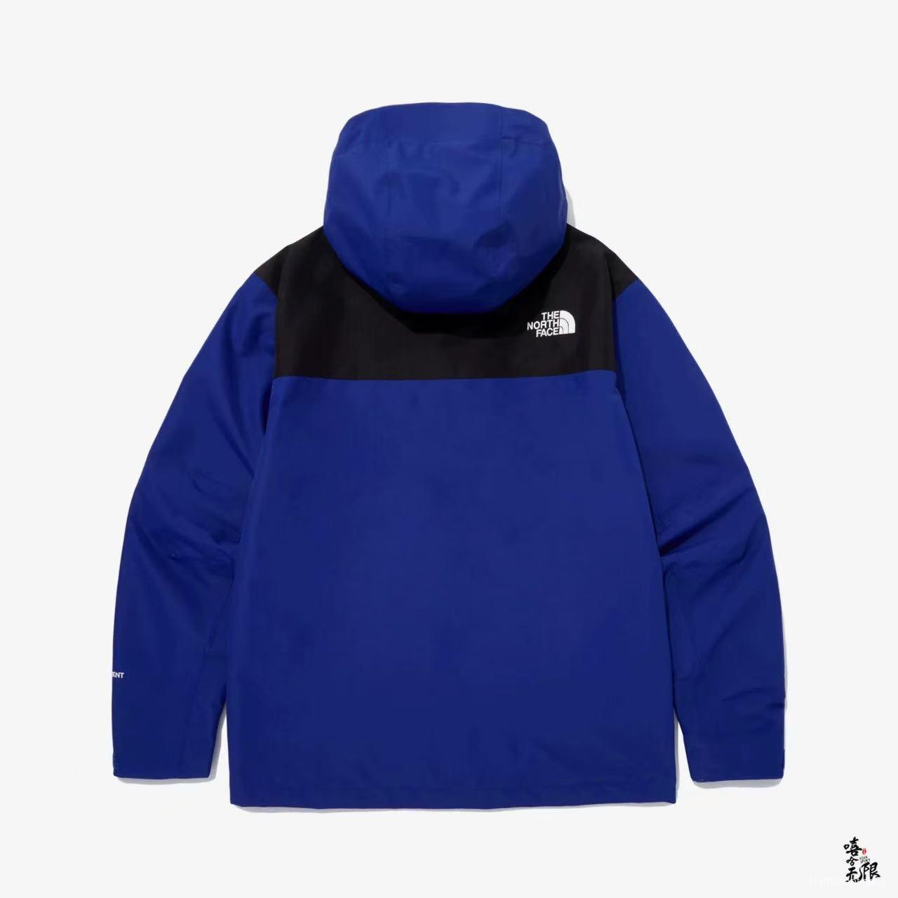 2025 The North Face Summit Series Technical Jacket - Cream/Black Colorblock with Dual-Zip Design