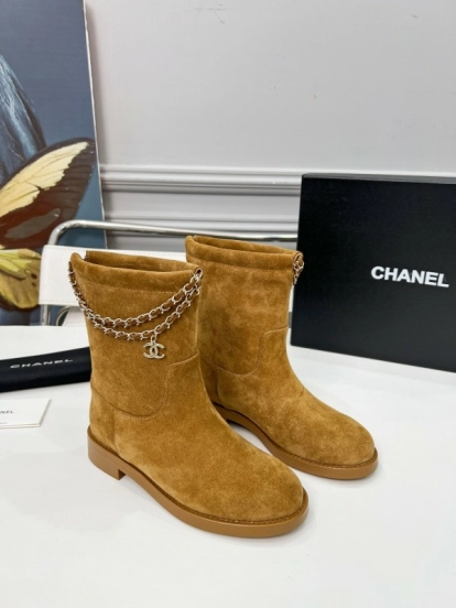 Chanel Quilted Leather Flat Ankle Boots with Four-Leaf Clover and CC Logo - LY00400