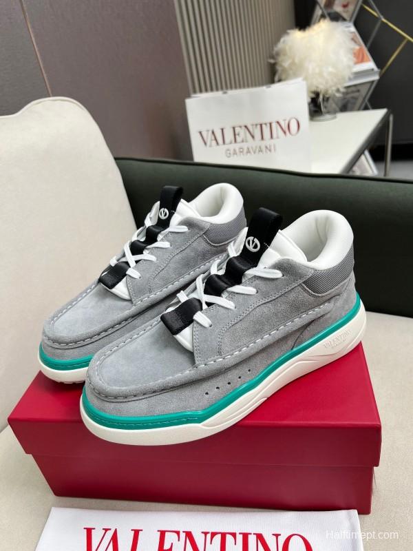 VALENTINO RUNBOOT Mid-Top Athletic Shoes with Urban Casual Design - AS00380