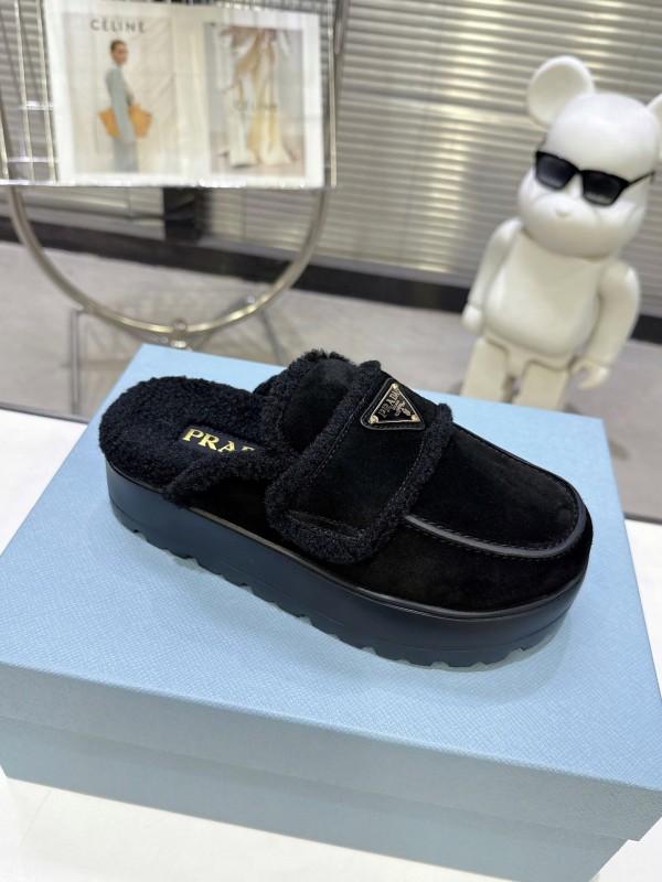 Prada Spring/Summer 2025 Runway Shearling Slippers - KFY00280