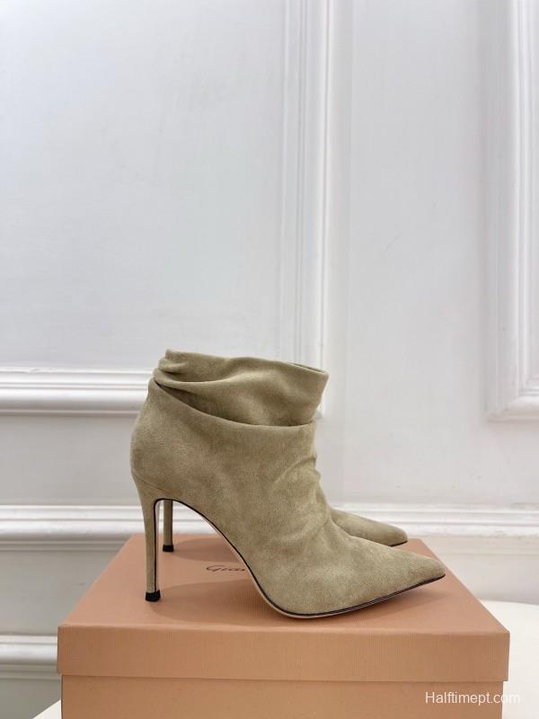 Gianvito Rossi GR Pointed Toe Retro Pleated High Heel Ankle Boots - KFY00340