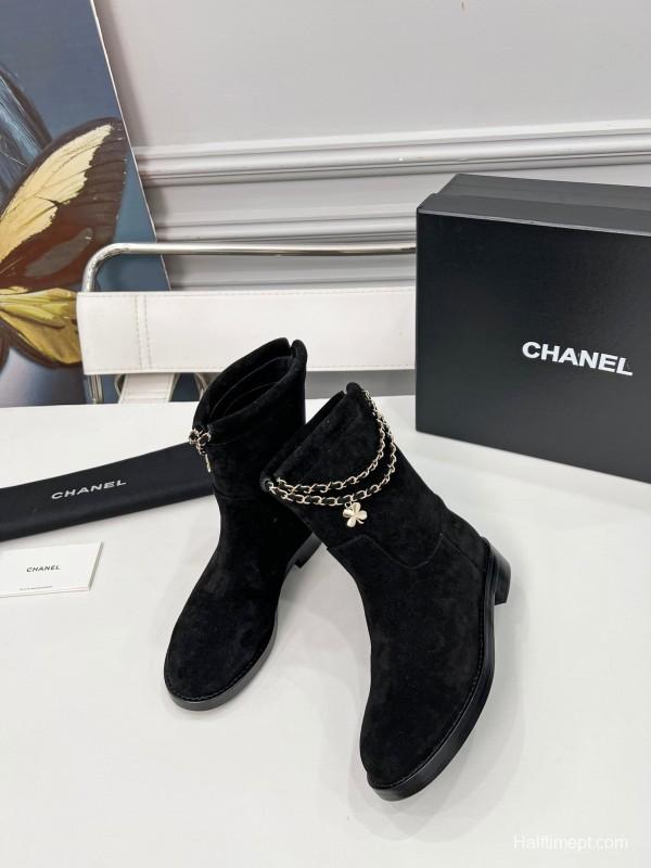 Chanel 2025 SS Quilted Leather Chain CC Emblem Flat Ankle Boots - LY00400