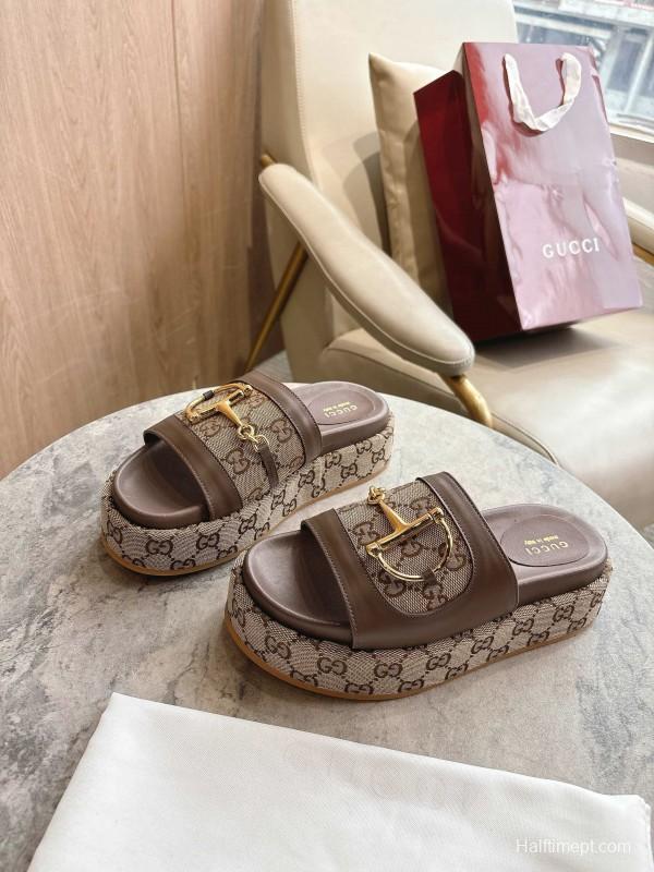 Gucci 2025/SS Women's Sandals with Iconic Horsebit Detail and Gold Hardware - LY00270