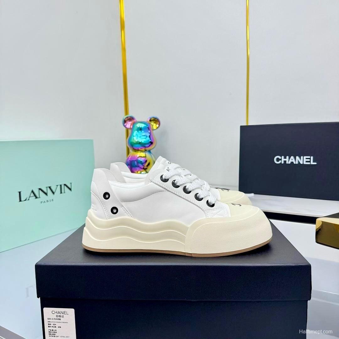 Chanel 2025 SS Casual Sneakers Panda Color Bread Shoes - LY00320