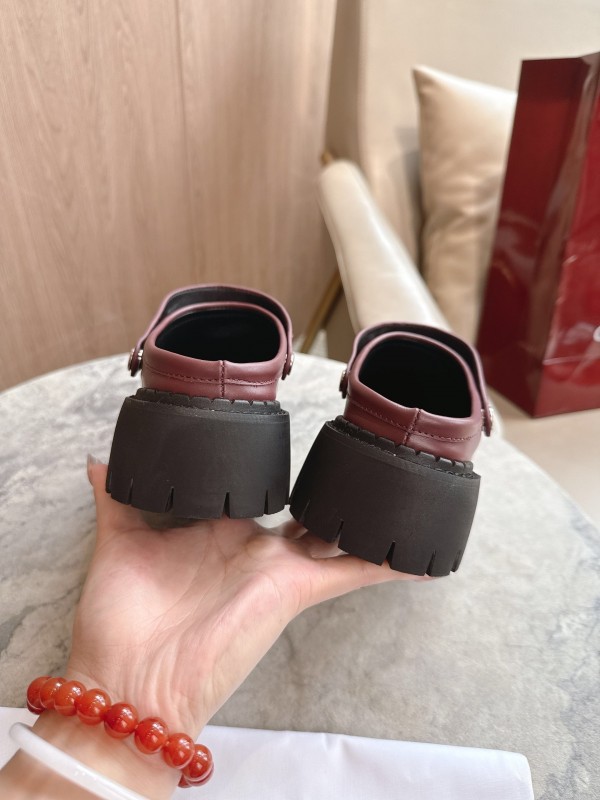 Gucci Women's Mule Shoes with Horsebit Detail - LY00300