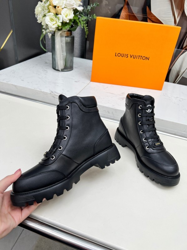 Louis Vuitton Territory Flat Boots with Monogram Embossing and Metal Eyelets - LY00310