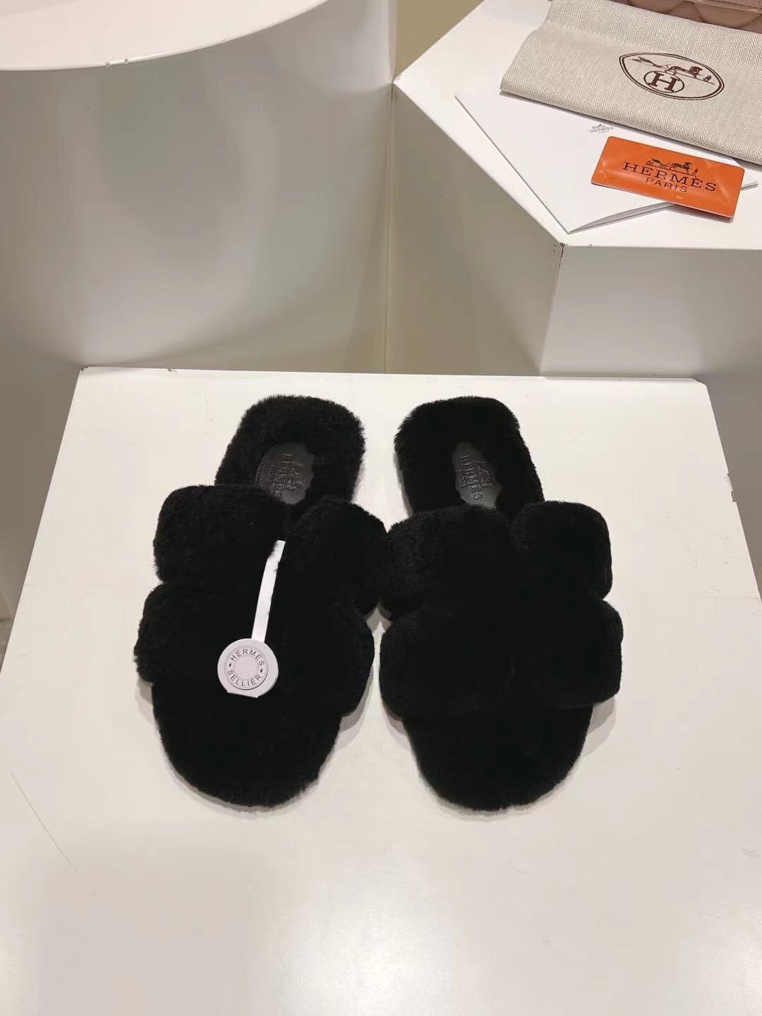 Hermès 2025 SS Love Fur Flat Slippers - LY00240