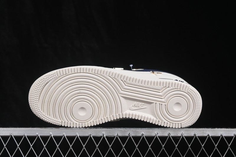 Nike Air Force 1 '07 Low Skateboarding Shoes with Full-Length Air Cushion - DN9688-127