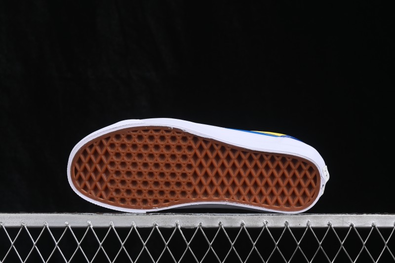 Vans Old Skool Low-Top Skateboarding Shoes with Patent Leather Finish - VN000E8VCCZ