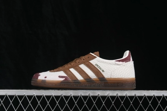 Adidas Handball Spezial Retro Skateboarding Shoes with Suede Upper and Gum Sole - IH4588