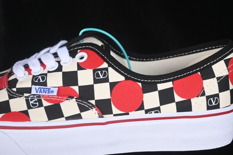 Vans Old Skool Low Top Casual Skateboarding Shoes - 7W0S0ND8WHXBAG