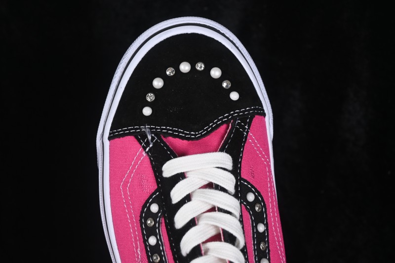 Vans Old Skool Low-Top Casual Skateboarding Shoes with Classic Side Stripe - VN000E8VHLE