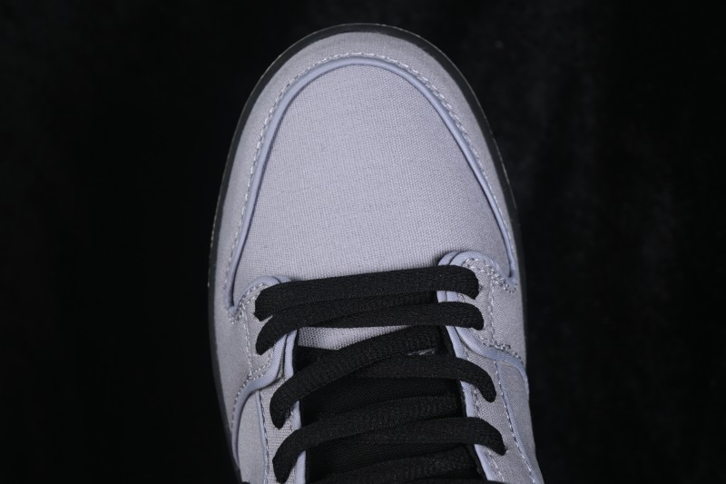 Nike SB Dunk Low Retro Skateboarding Shoes with Premium Leather Construction - FN5880-001