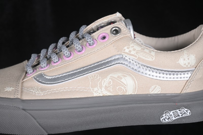 Vans Authentic Low-Top Casual Skateboarding Shoes with Classic Canvas Upper - VN000EGAQ3F