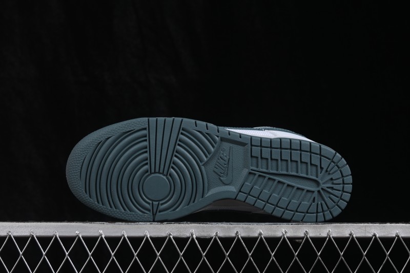 Nike SB Dunk Low Skateboarding Shoes with Cushioned Collar - IH1940-002