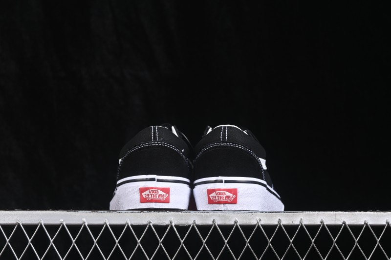 Vans Old Skool Low-Top Casual Skateboarding Shoes with Hook-and-Loop Closure - VN0A3D29OIU