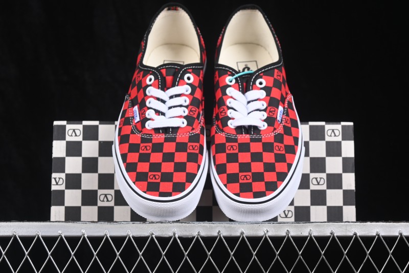 Vans Old Skool Low-Top Skateboarding Shoes with Classic Sidestripe Design - WS0ND8HPKJV7