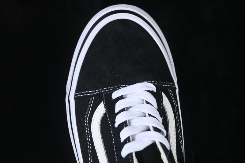 Vans Old Skool Low Top Skateboarding Shoes with Classic Side Stripe - VN000SHEPU7