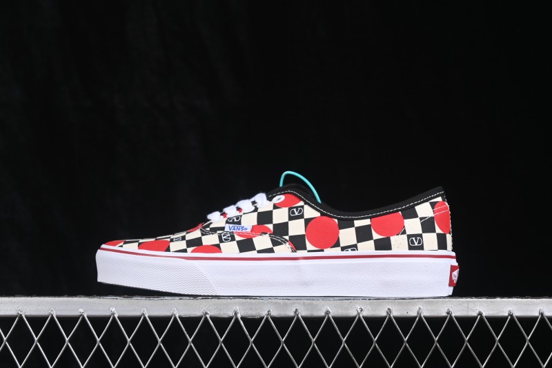 Vans Old Skool Low Top Casual Skateboarding Shoes - 7W0S0ND8WHXBAG