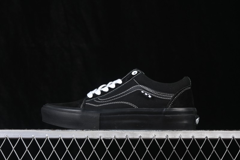 Vans Old Skool Low-Top Skateboarding Shoes with Classic Side Stripe - VN0A5FCBBLK