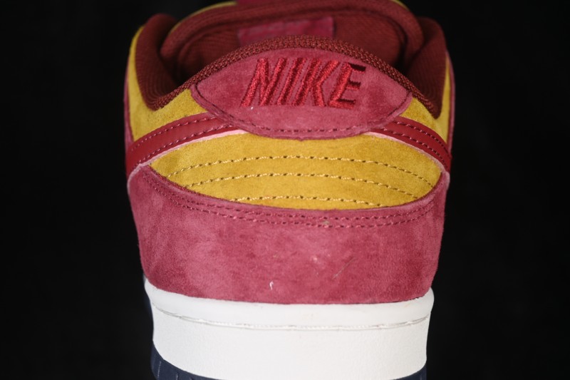 Nike SB Dunk Low Skateboarding Shoes with Cushioned Collar - HQ1625-600