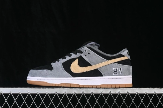 Nike SB Dunk Low Skateboarding Shoes with Cushioned Collar - BQ6817-204