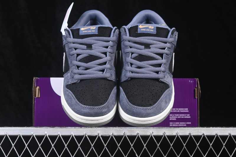 Nike SB Dunk Low Skateboarding Shoes with Cushioned Collar and Vulcanized Sole - HF3063-002