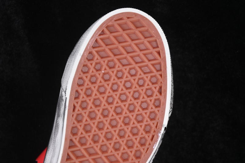 Vans Old Skool 36 Low-Top Skateboarding Shoes with Vulcanized Construction - VN000D9RDJR