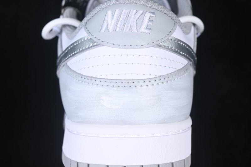 Nike SB Dunk Low Skateboarding Shoes with Lace-Up Closure - HF5441-105