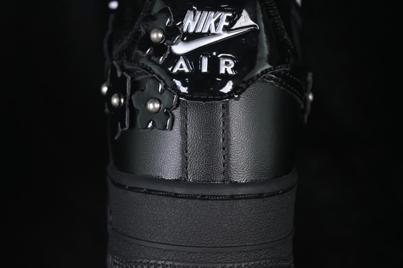 Nike Air Force 1 '07 Low Basketball Shoes with Full-Length Air Cushion - IR8637-001