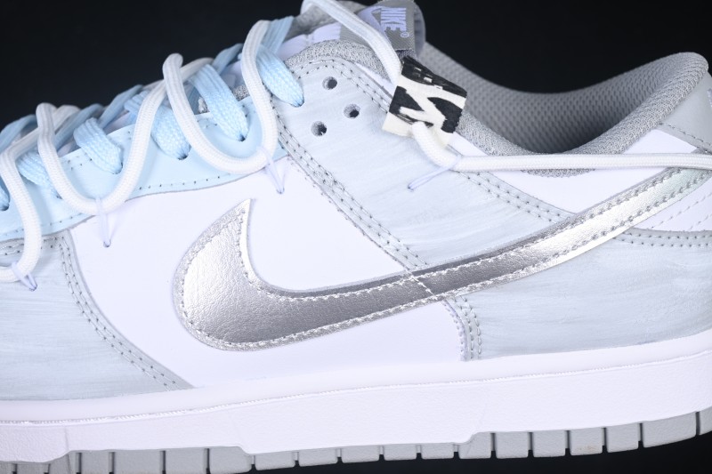 Nike SB Dunk Low Skateboarding Shoes with Lace-Up Closure - HF5441-105