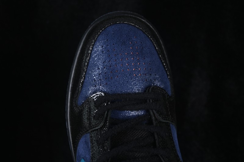 Nike SB Dunk Low Pro Skateboarding Shoes with Cushioned Collar - IQ1323-001