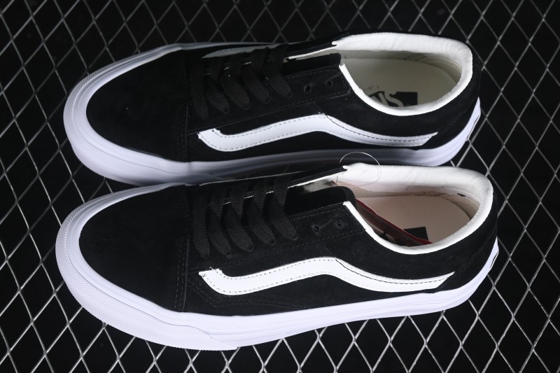 Vans Old Skool 36 Low-Top Casual Skate Shoes with Classic Side Stripe - VN000CNGCIE1