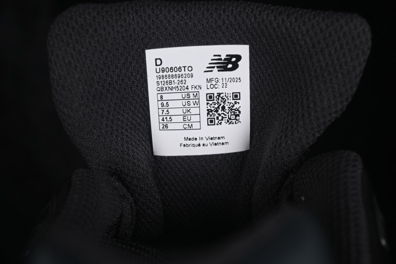 New Balance 9060 Unisex Retro Running Sneakers with Suede and Mesh Upper - U90606TO