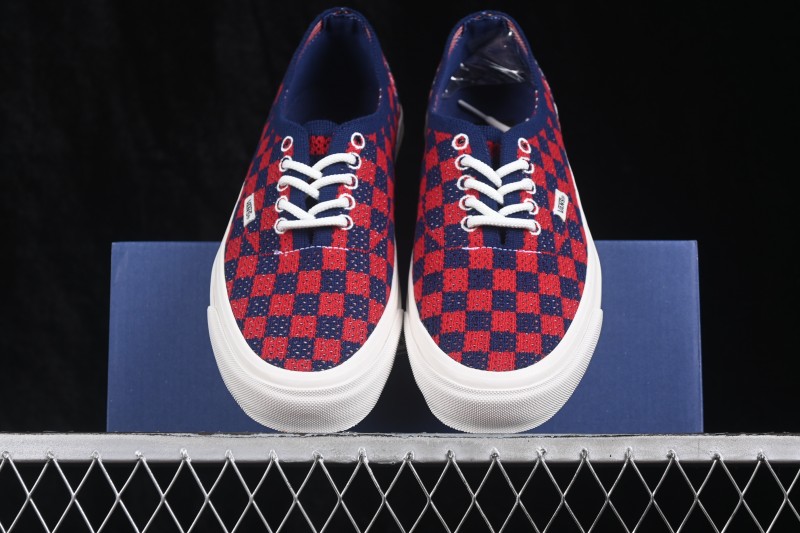 Vans Authentic 44 Low Top Casual Skateboarding Shoes with Vulcanized Construction - VN000EJCRDB