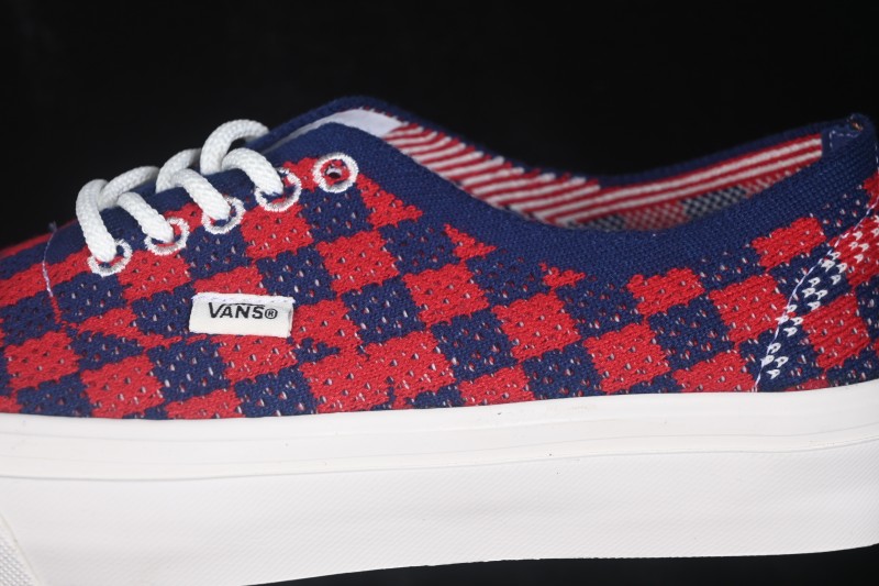 Vans Authentic 44 Low Top Casual Skateboarding Shoes with Vulcanized Construction - VN000EJCRDB