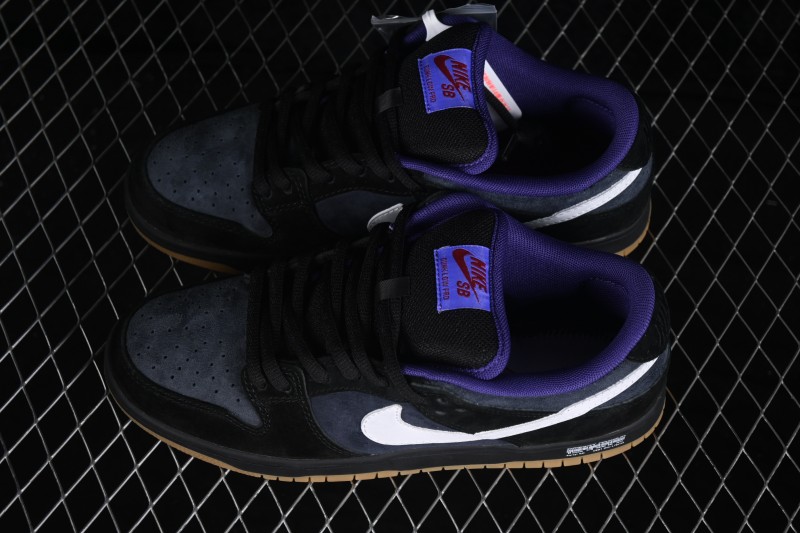 Nike SB Dunk Low Skateboarding Shoes with Cushioned Collar and Rubber Outsole - HQ1625-500