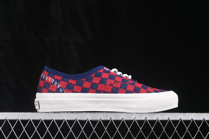 Vans Authentic 44 Low Top Casual Skateboarding Shoes with Vulcanized Construction - VN000EJCRDB